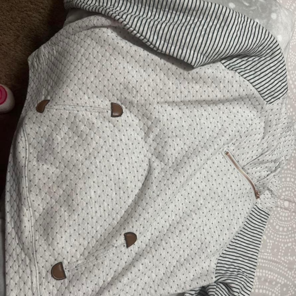 Sweatshirt, never worn.